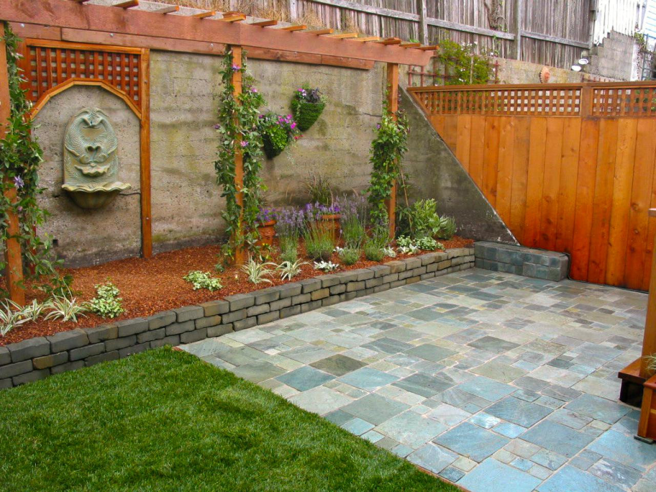 Backyard Fence Decoration Ideas
 Inspiring Concrete Tiled Flooring At Patio Decorated With