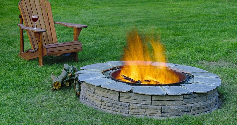 Building A Backyard Firepit
 Build Your Own Backyard Fire Pit A Do It Yourself Guide