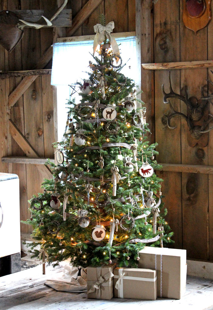 Cabin Christmas Tree
 Have Yourself a Very Rustic Christmas FYNES DESIGNS