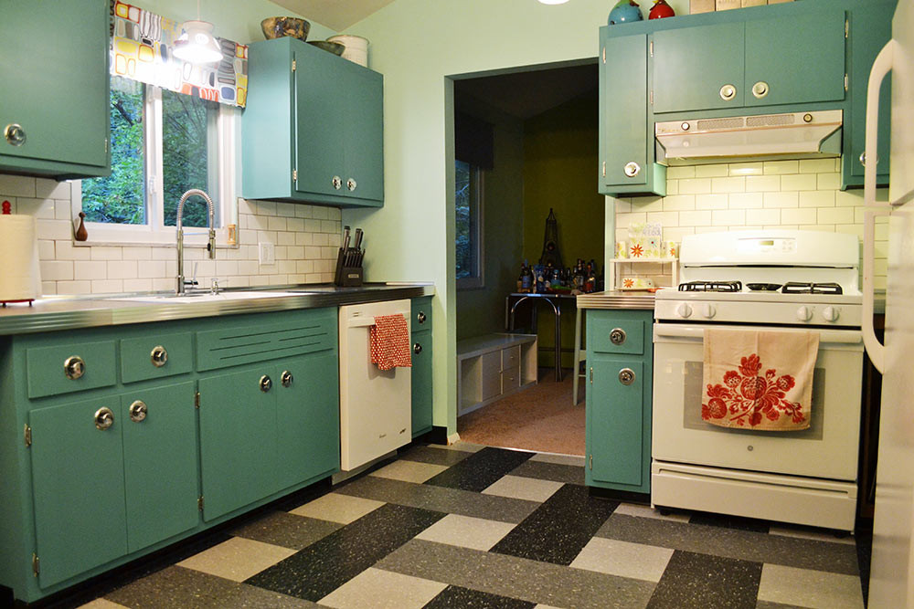 Chalk Paint Kitchen Cabinets Before And After
 Can Annie Sloan Chalk Paint transform these kitchen