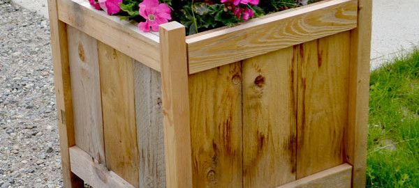 Cheap DIY Planter Boxes
 DIY Easy & Inexpensive Planter Boxes