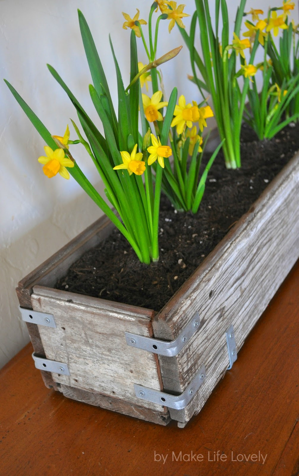 Cheap DIY Planter Boxes
 Etc etc DIY Rustic Wooden Planter Box