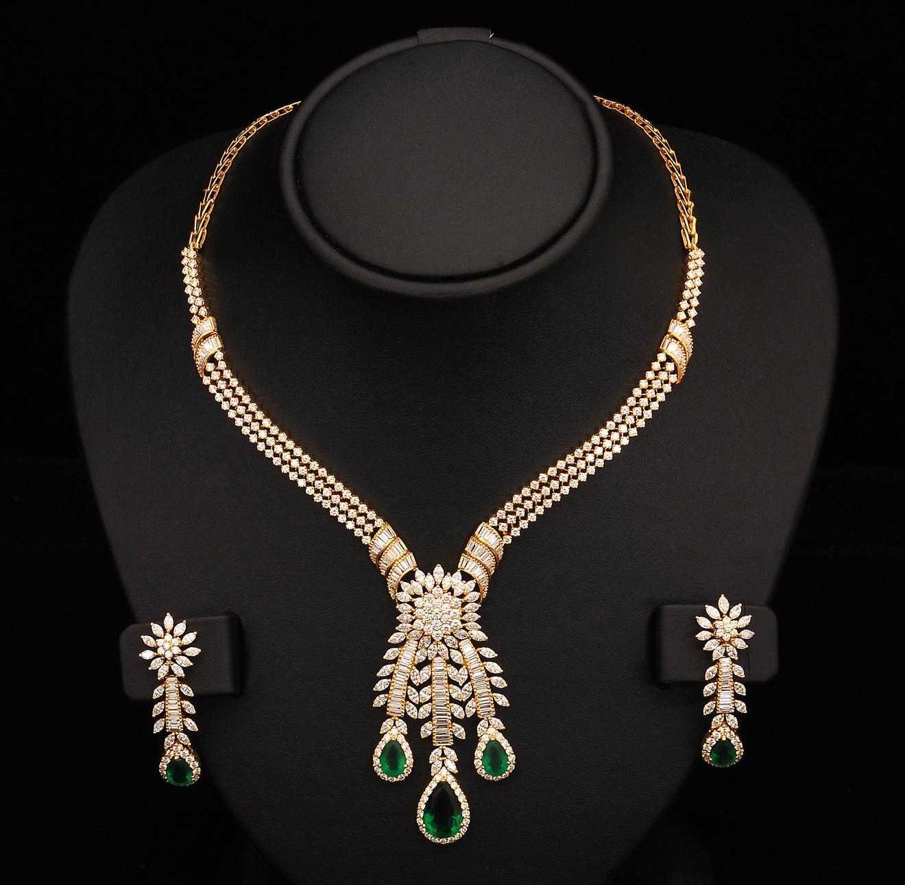 Diamond Necklace Sets
 Gold and Diamond jewellery designs Indian Diamond Bridal