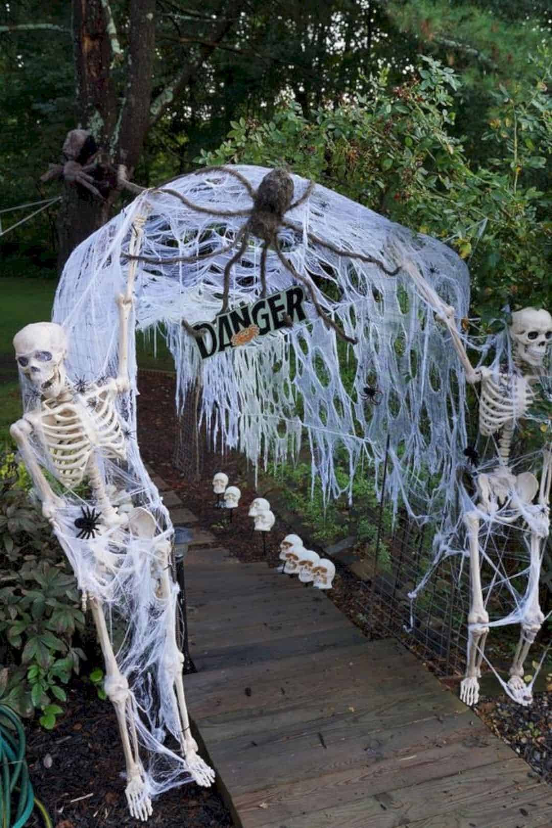 DIY Halloween Decorations Outdoor
 Let’s Boo Your Neighbors with These 15 Outdoor Halloween