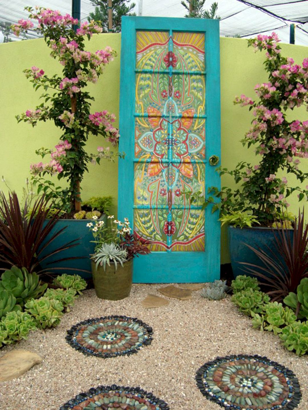 DIY Outdoor Art
 Awesome Vintage Garden Decor Ideas – DECOREDO