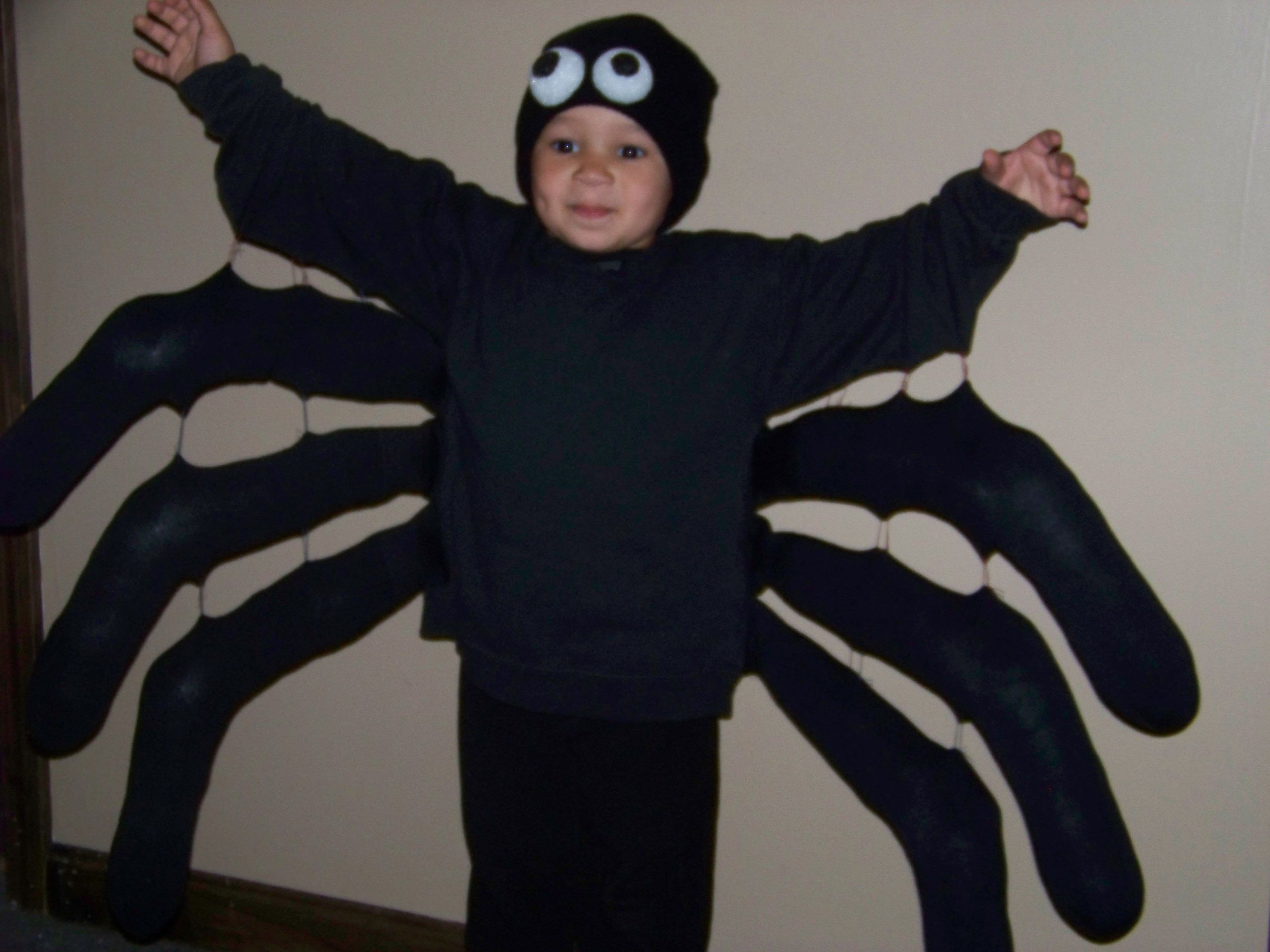 DIY Spider Costume For Adults
 Spider costume Styrofoam ball cut in half for eyes black