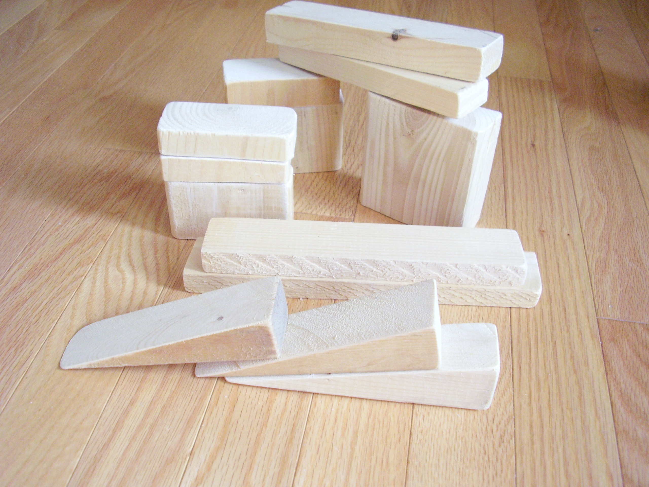 DIY Wooden Blocks
 DIY Wooden Building Blocks for Imaginative Play