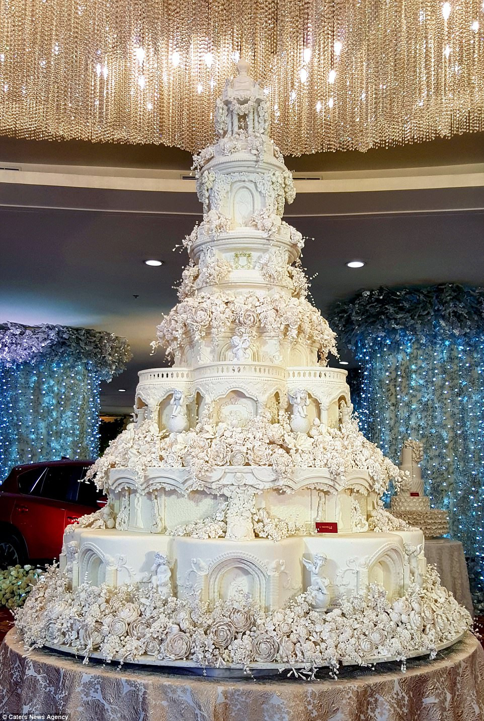 Extravagant Wedding Cakes
 Are these the most elaborate wedding cakes of all time