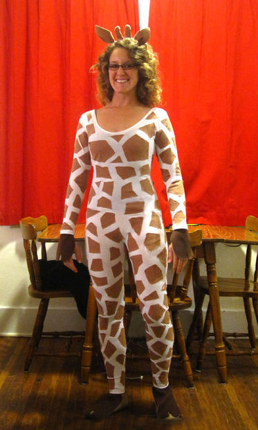 Giraffe Costume DIY
 How to Make an Inexpensive Giraffe Costume