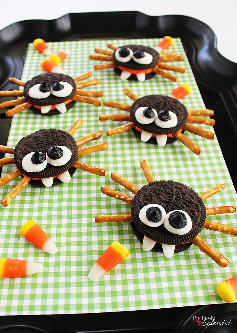 Halloween Cookies Pinterest
 Easy Sandwich Cookie Spiders