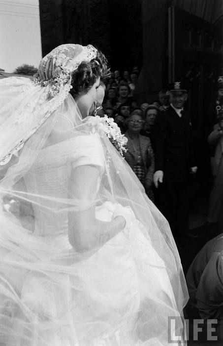 Jackie Kennedy Wedding Veil
 Jacqueline Bouvier on her wedding day 09 12 1953 to