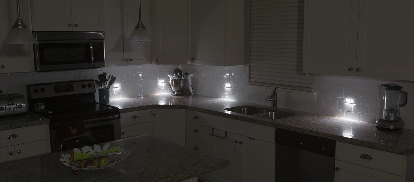 Kitchen Night Light
 LED Outlet Cover Guidelight With Automatic Sensor by