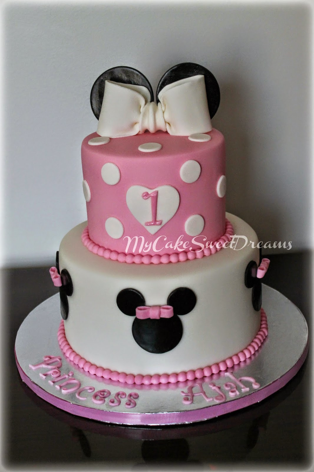 Minnie Mouse 1st Birthday Cake
 Cakesby Zana Minnie Mouse 1st Birthday Cake