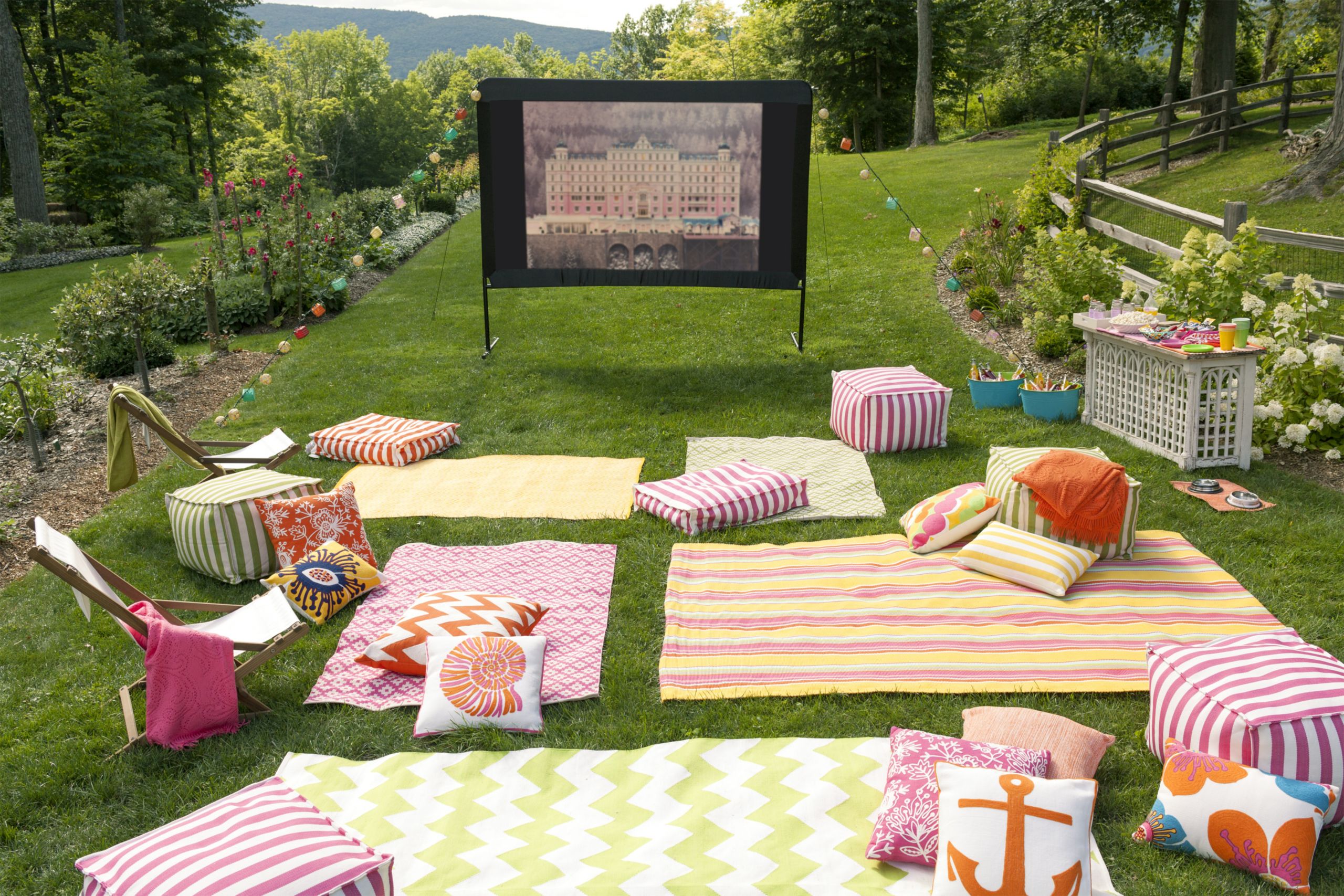 Movie Night Birthday Party
 10 Tips for Hosting an Outdoor Movie Night