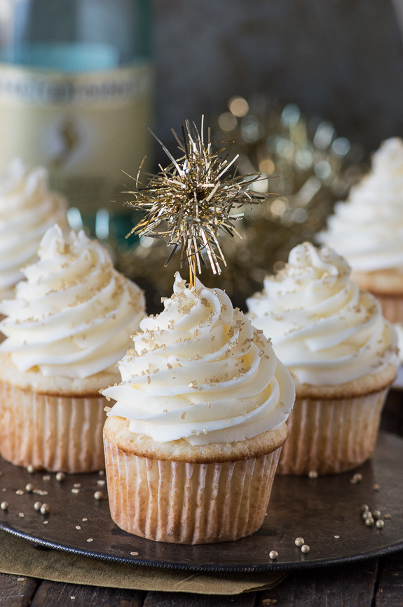 New Years Cupcakes
 15 Silver and Gold Dessert Recipes to Make Your New Year