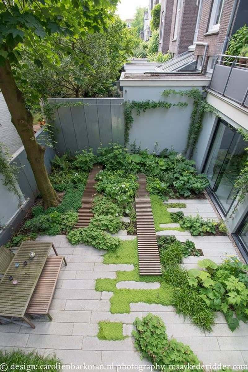 Outdoor Landscape Layout
 A Dynamic Design for a Garden Passageway