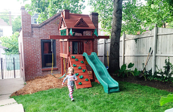 Small Backyard Playground Sets
 Sweet Small Yard Swing Set Solution