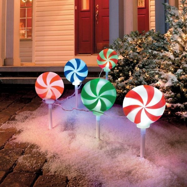 The Christmas Path
 Christmas yard decorations – festive ideas for the outdoor