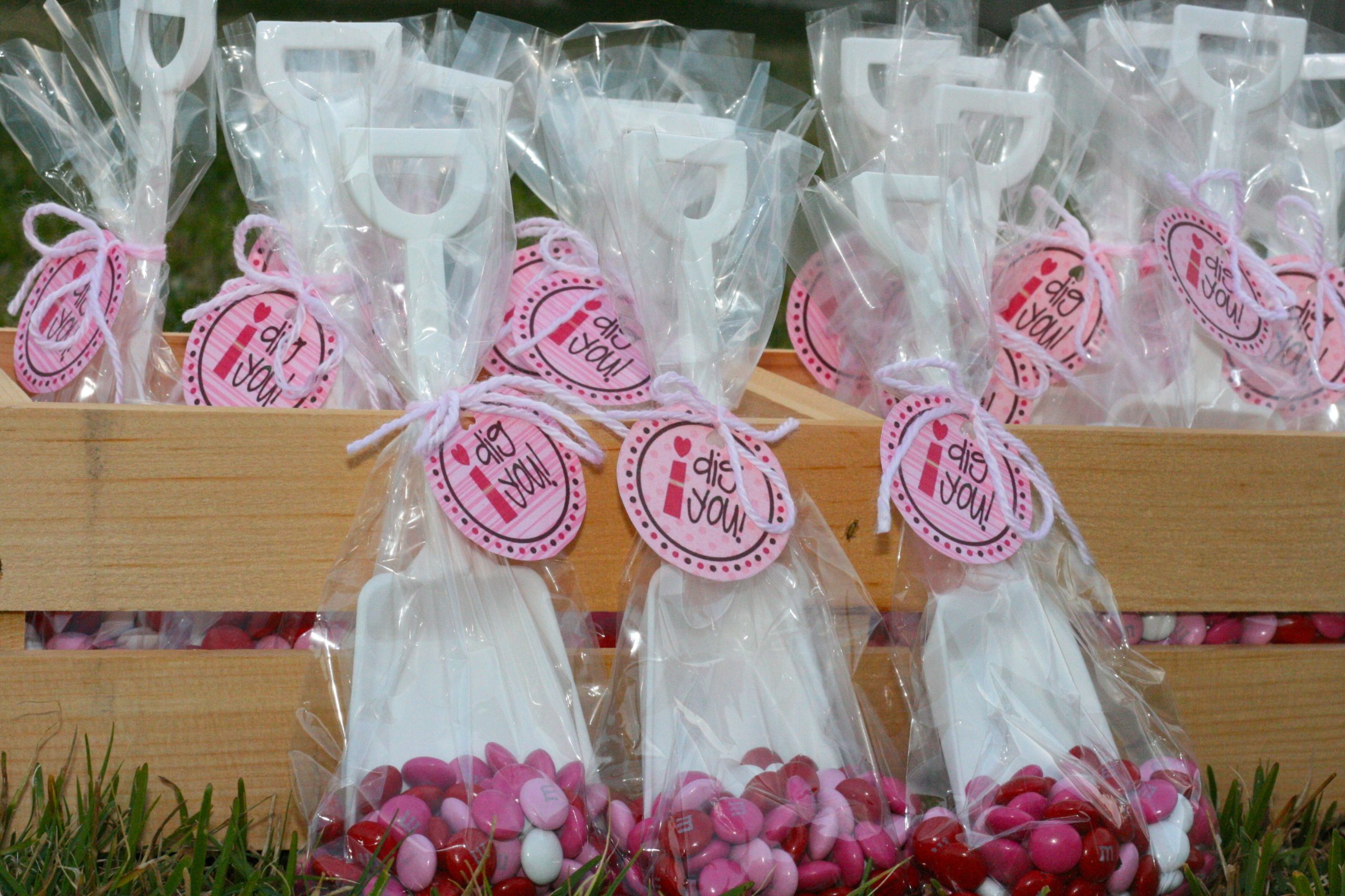 Valentine Gift Ideas For Kindergarten
 25 Valentine Crafts & Treats The Girl Creative