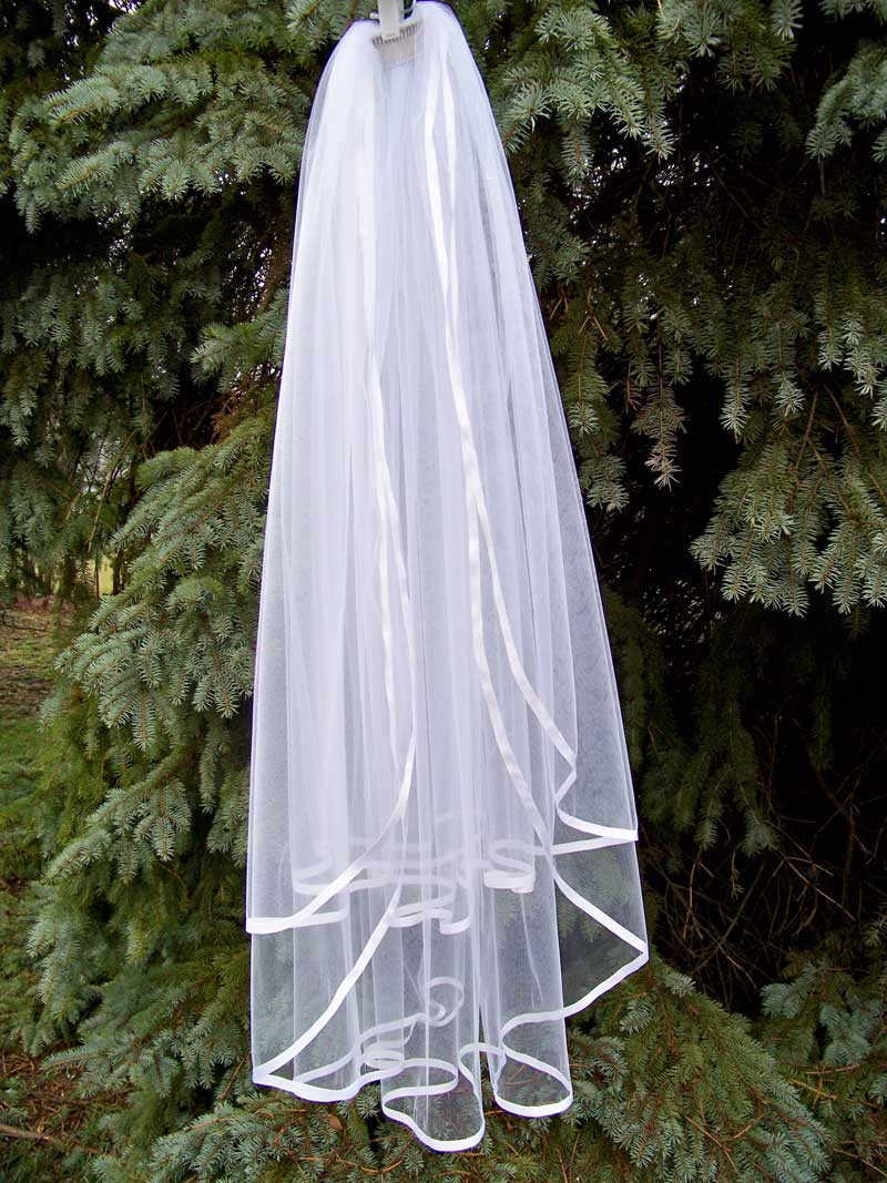 1 Tier Wedding Veil
 Silk Ribbon Edge Illusion 1 Tier Elbow Veil Wedding Veil