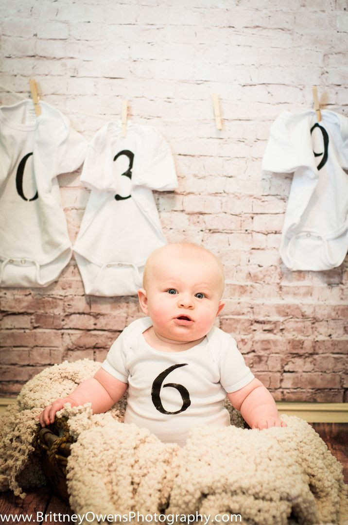 6 Month Old Christmas Gift Ideas
 Six month baby photo session idea DIY outfit for baby