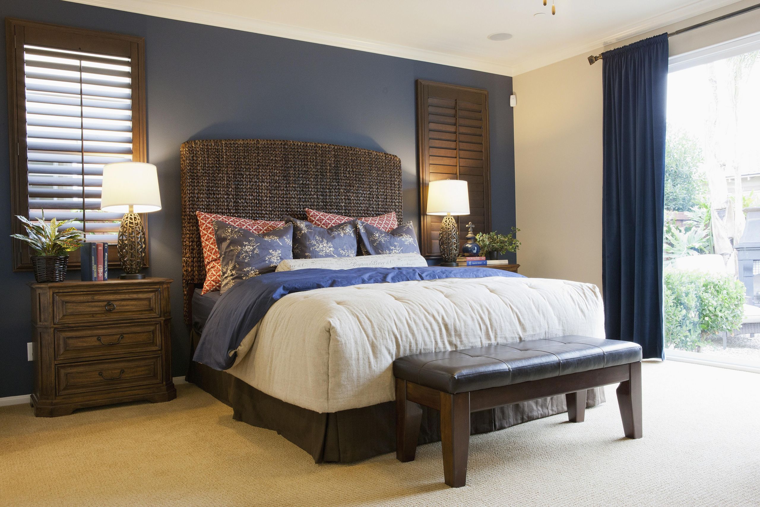 Accent Wall Ideas Bedroom
 How to Choose an Accent Wall and Color in a Bedroom
