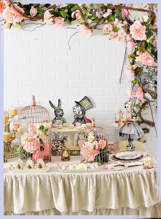 Alice In Wonderland Birthday Decorations
 Alice In Wonderland Party Ideas For A Very Merry Un