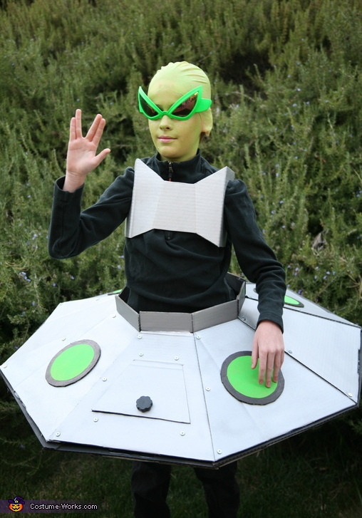 Alien Costume DIY
 15 Coolest DIY Boys Halloween Costumes — Part 3