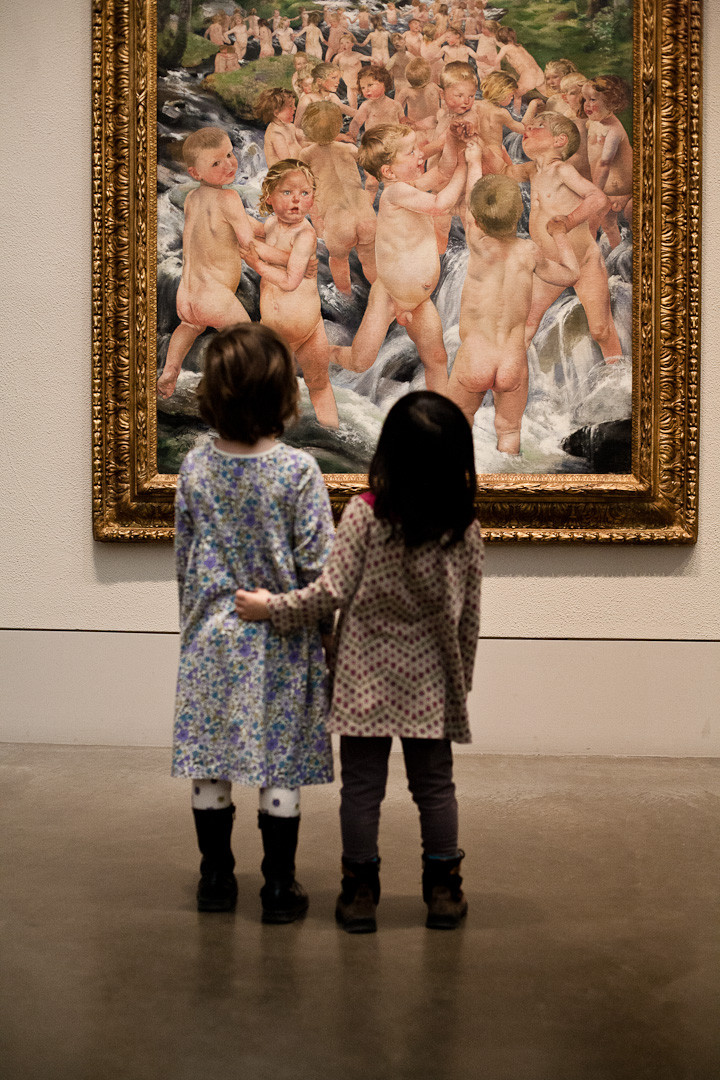 Art With Kids
 How to talk to children about art Wear & Where