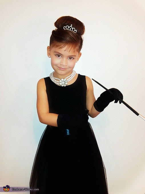Audrey Hepburn Costume DIY
 Breakfast at Tiffany s Halloween Costume Ideas for Girls