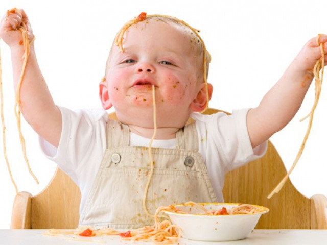Baby Eating Spaghetti
 Tangerang Mayor Instant noodles can make your baby