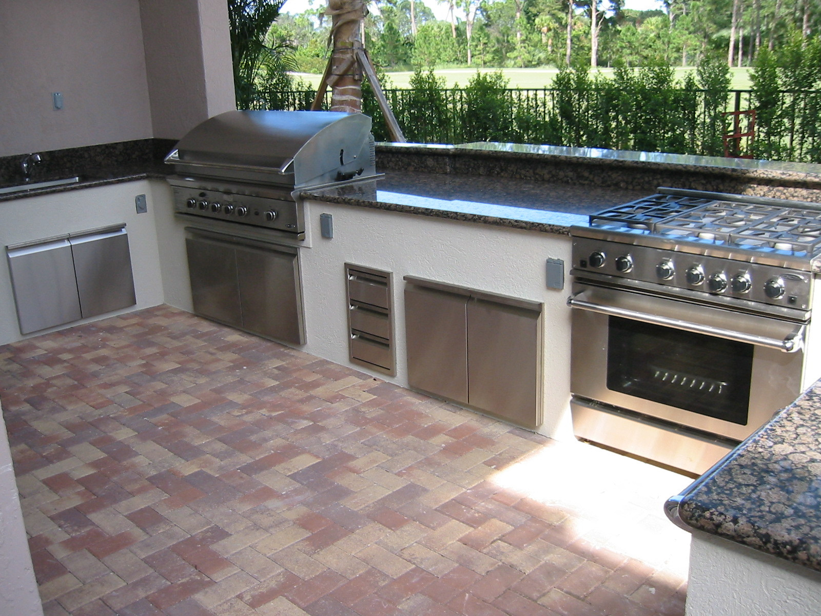 Backyard Built In Grill
 Outdoor Kitchen Design