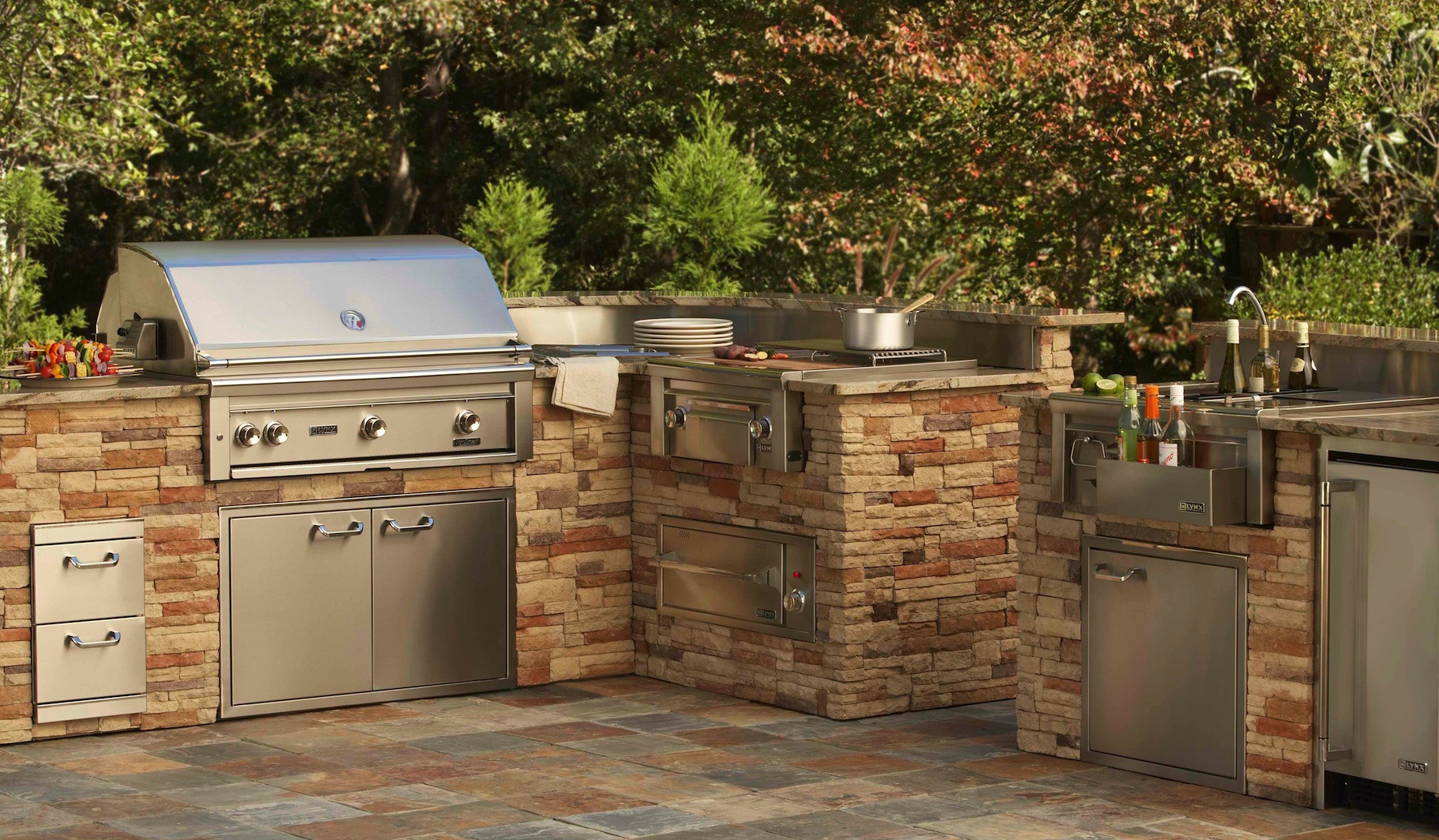 Backyard Built In Grill
 Purchasing A Professional Barbecue Grill for your Outdoor