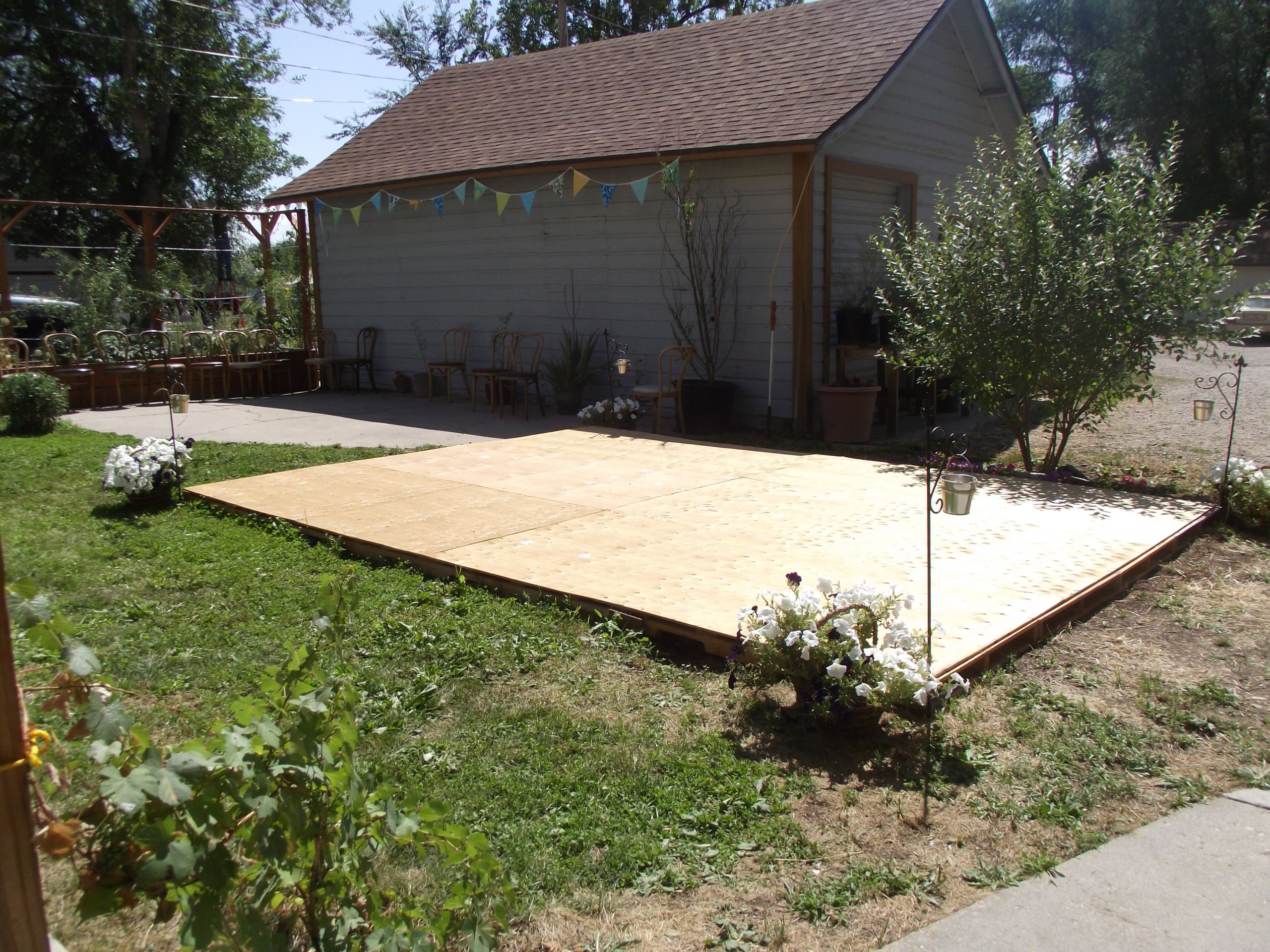 Backyard Dance Floor
 Creating a Dance Floor from Recycled Pallets