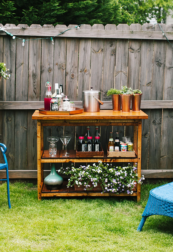 Backyard Table Ideas
 15 Awesome DIY Outside Bar Ideas