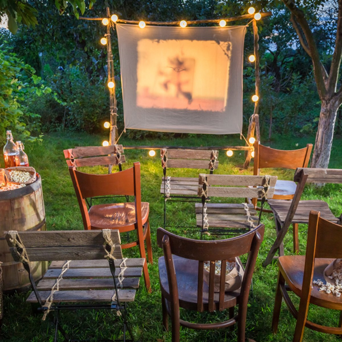 Backyard Theater Ideas
 10 Fun Ideas for Outdoor Movie Night