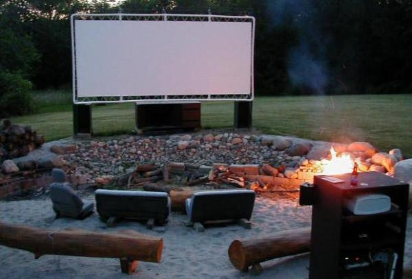 Backyard Theater Ideas
 Backyard Movie Screen – DIY Outdoor