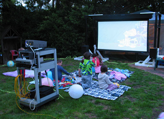 Backyard Theater Ideas
 20 Backyard Ideas Your Children Will Love