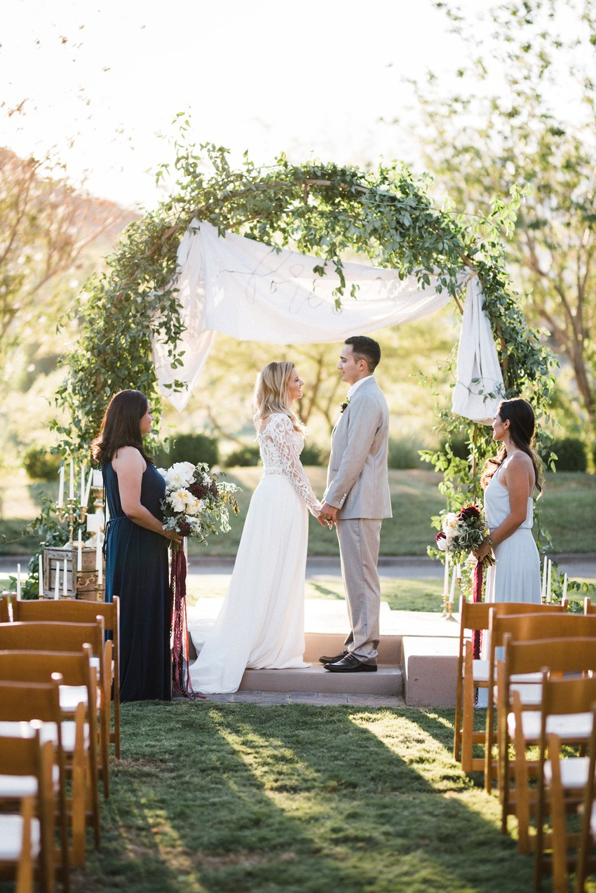 Backyard Wedding Cast
 Chic Garden Wedding Inspiration in Burgundy & Blush Chic