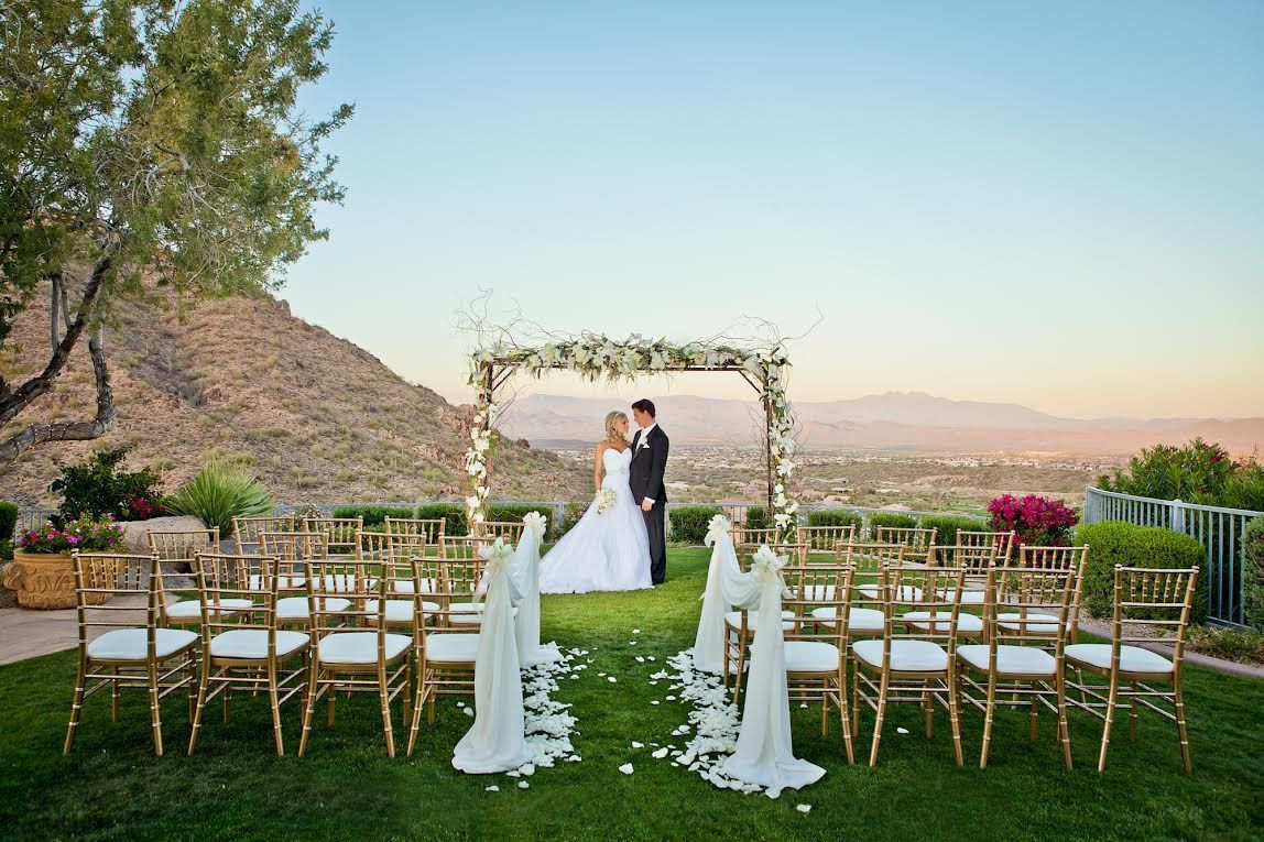 Backyard Wedding Venues
 How to Keep Your Guests fy at your Outdoor Wedding