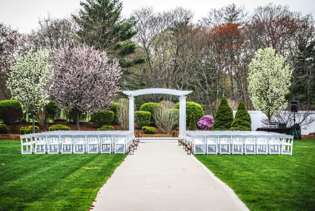 Backyard Wedding Venues
 Pros and Cons of Outdoor Wedding Venues