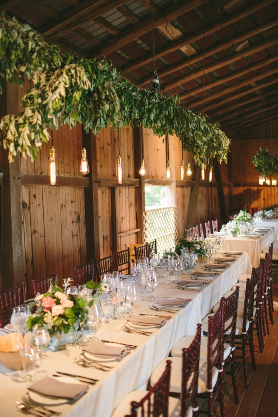 Barn Wedding Decor
 25 Sweet and Romantic Rustic Barn Wedding Decoration Ideas