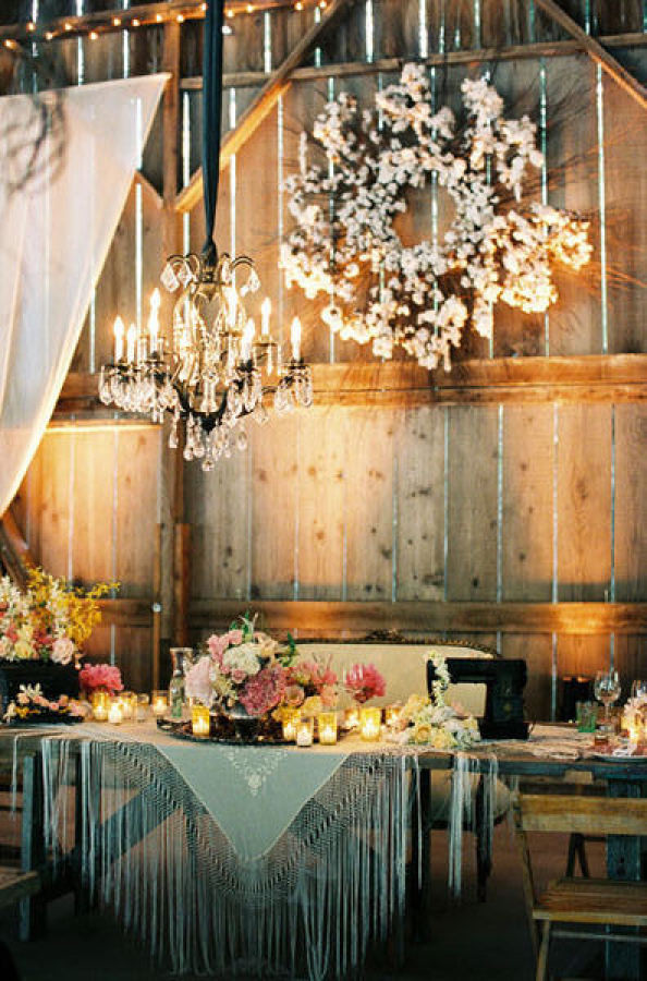 Barn Wedding Decor
 25 Sweet and Romantic Rustic Barn Wedding Decoration Ideas