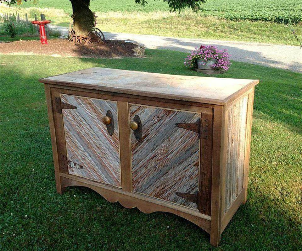 Barn Wood Furniture DIY
 DIY Barn Wood Projects for The Home