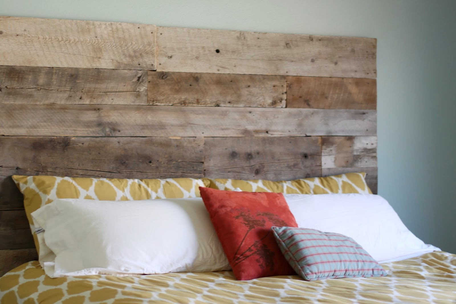 Barnwood Headboard DIY
 creatively christy DIY Reclaimed Wood Headboard