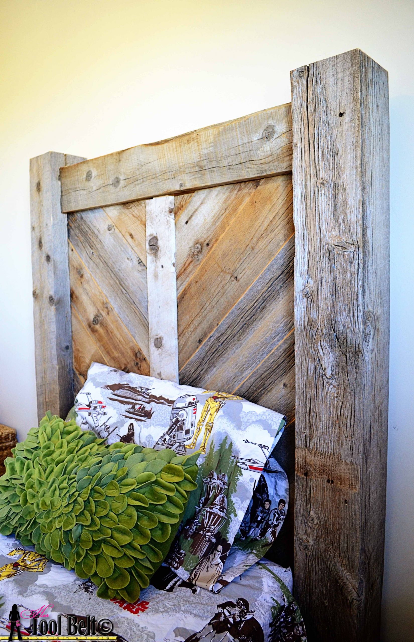 Barnwood Headboard DIY
 Remodelaholic