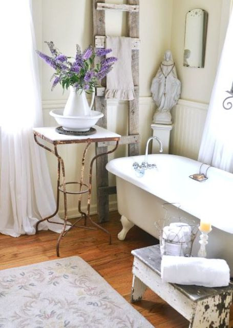 Bathroom Decor Items
 26 Refined Décor Ideas For A Vintage Bathroom DigsDigs