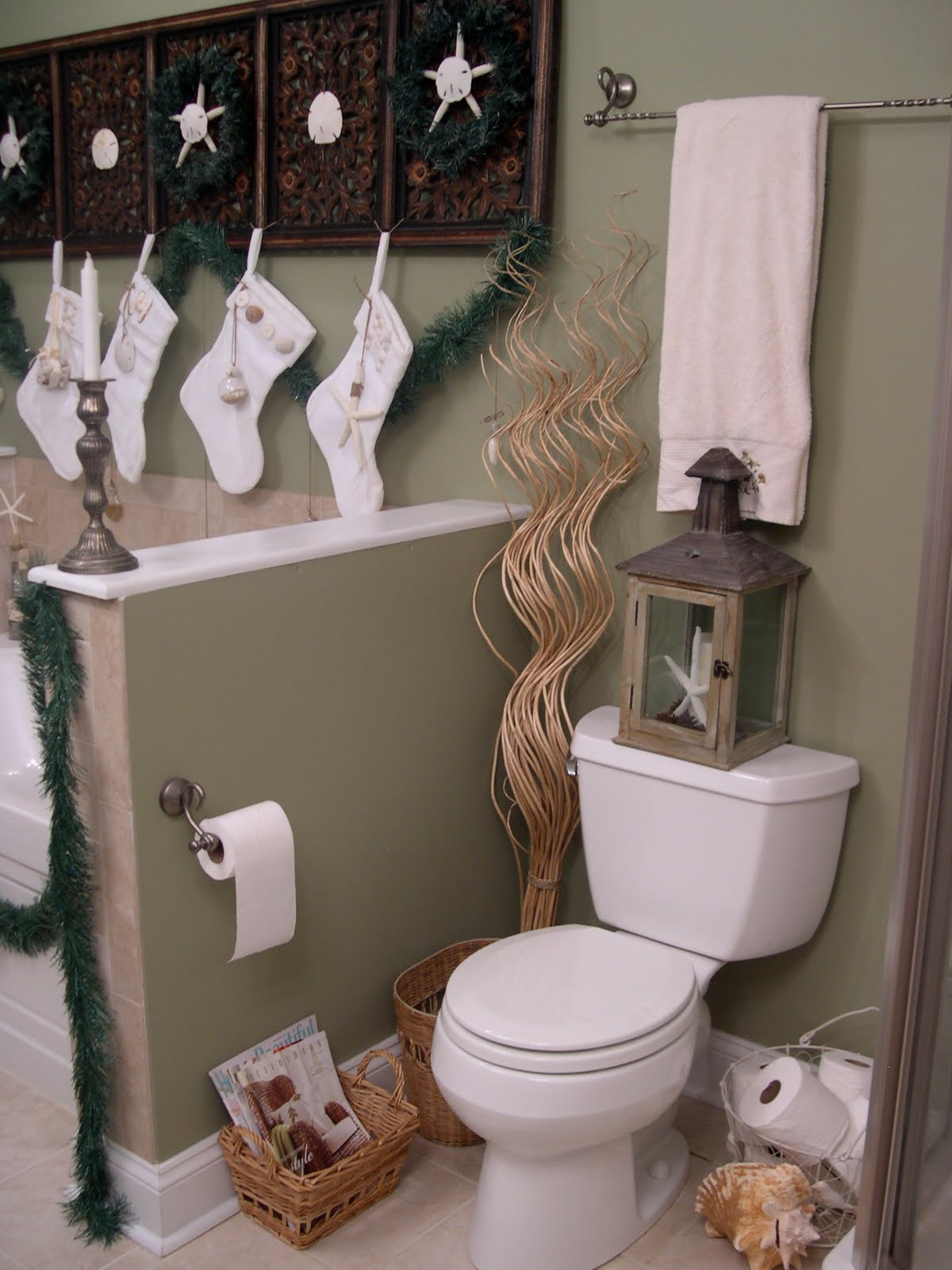 Bathroom Decor Items
 17 UNIQUE BATHROOM CHRISTMAS DECORATIONS Godfather