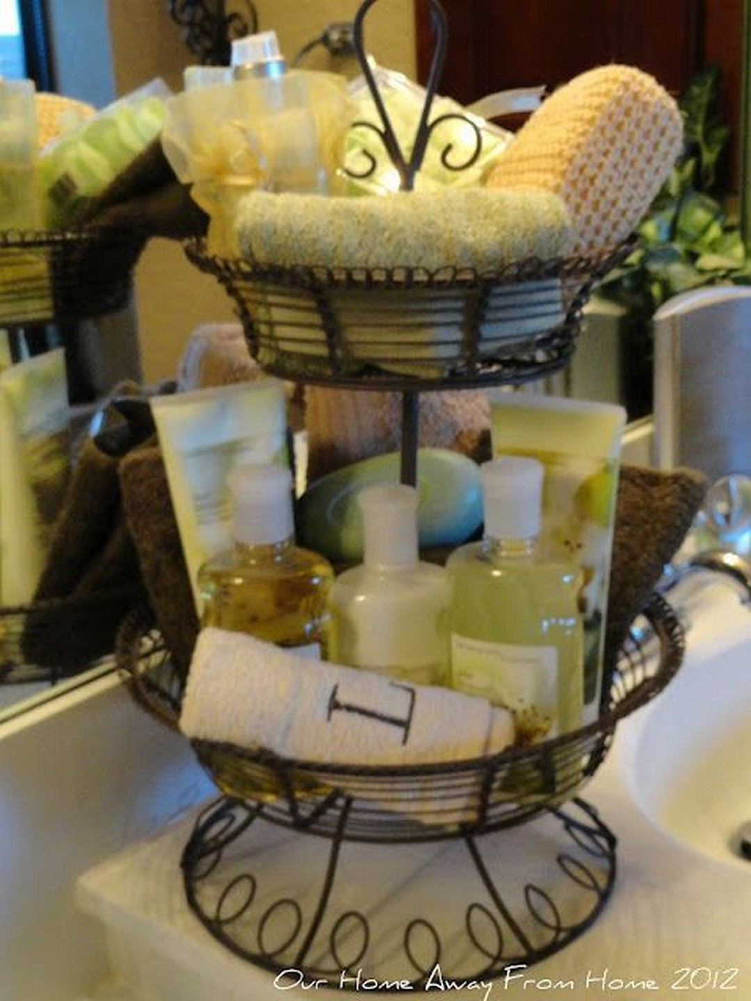 Bathroom Gift Basket Ideas
 How to Easily Make Aesthetic Bathroom Gift Basket Designs