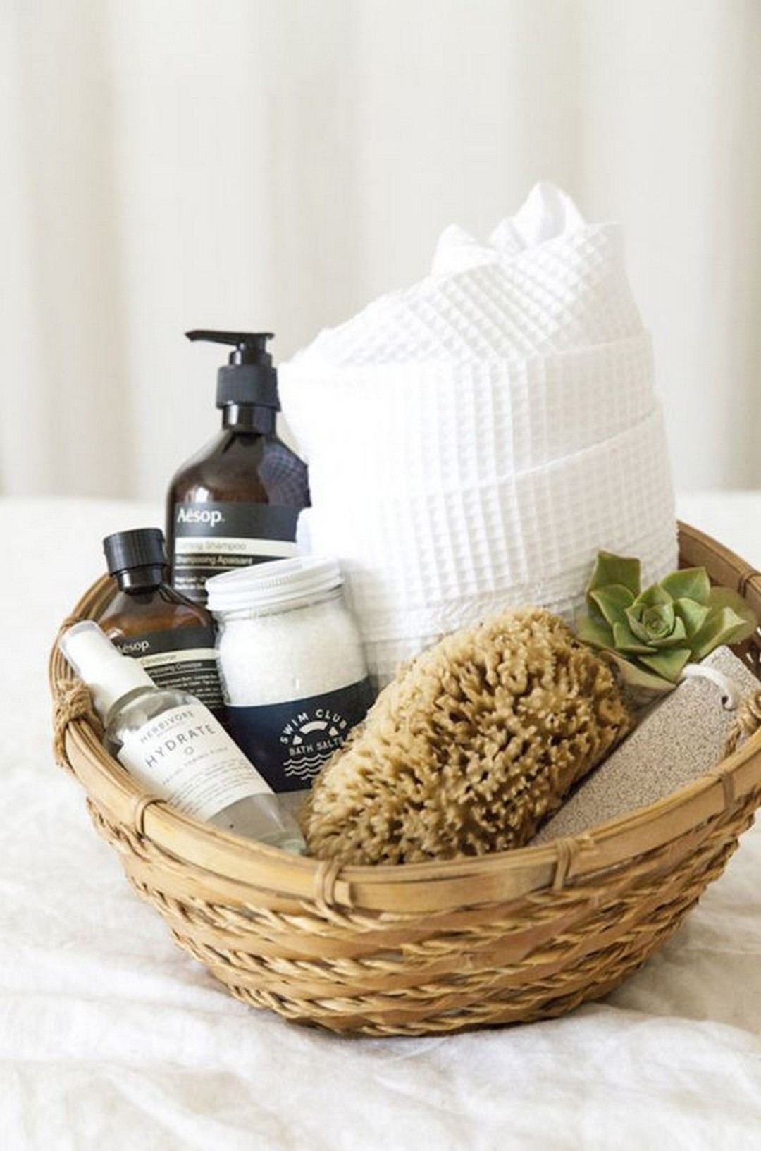 Bathroom Gift Basket Ideas
 How to Easily Make Aesthetic Bathroom Gift Basket Designs